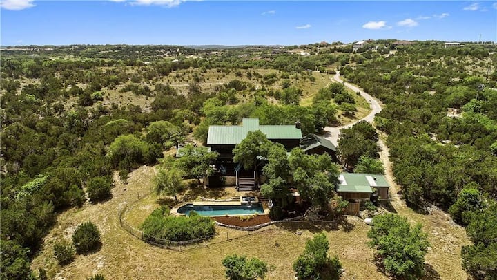 Pool, Hot Tub, Hill Country Views, Hiking Trails - Dripping Springs
