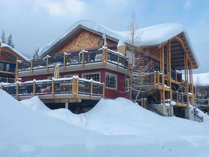 Slope-side 2 Bedroom With Private Hot Tub! - Alberta