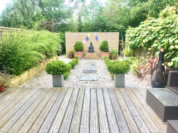 Stylish Home In Alderley Edge With Zen Garden - Macclesfield