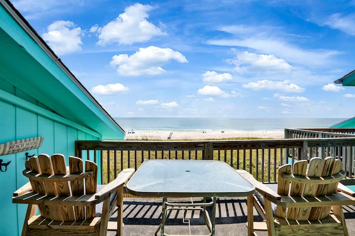 Newly Renovated 2b/2b  Oceanfront & Pool Sleeps 7 - Southport, NC
