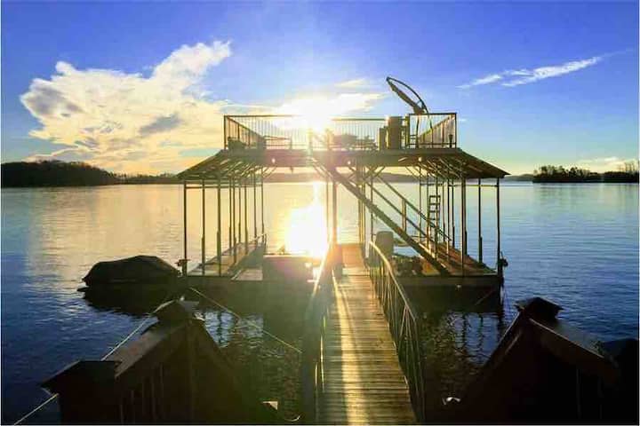 Lake Lanier /Waterfront Home With Dock - Lake Lanier, GA