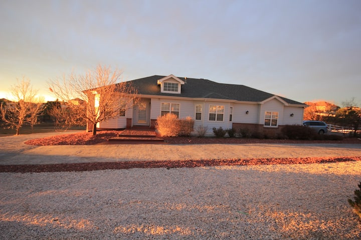 Beautiful House With Home Theatre On 1.5 Acres! - Brighton, CO