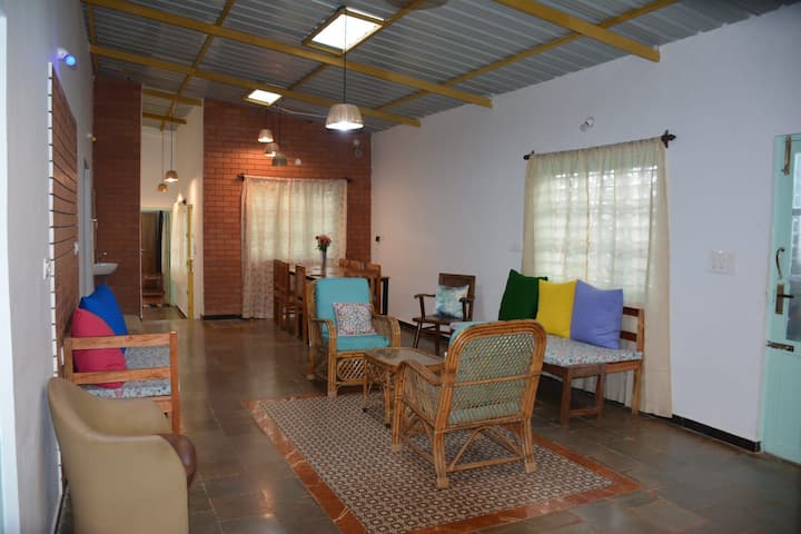 This Is A Beautiful 5bhk Fully Furnished Cottage. - Mettupalayam