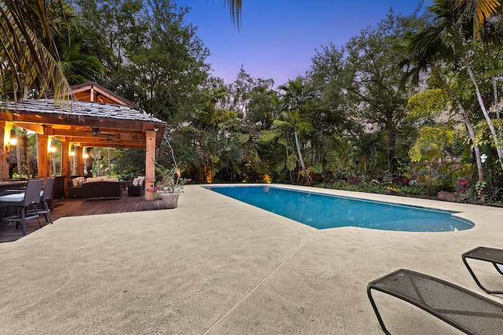 Cottage-private Gated Estate W/heated Pool Near Um - South Miami, FL