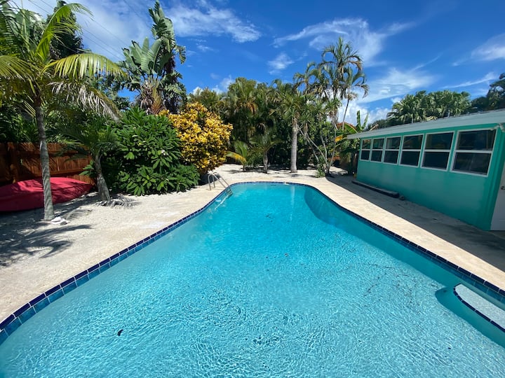 Private Tropical Home W/new Pool - Merritt Island, FL