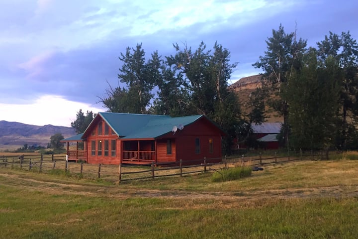 Beartooth Montana Cabin- Amazing Adventure Awaits - Nye, MT