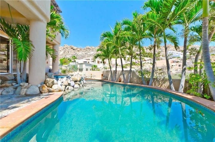 Villa Ballena: Encantadora Villa Con Exuberantes Jardines En La Ubicación De Great Cabo. - Cabo San Lucas