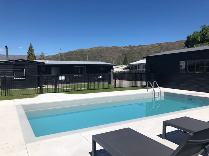 Private & Heated Pool In Clyde - Alexandra, New Zealand