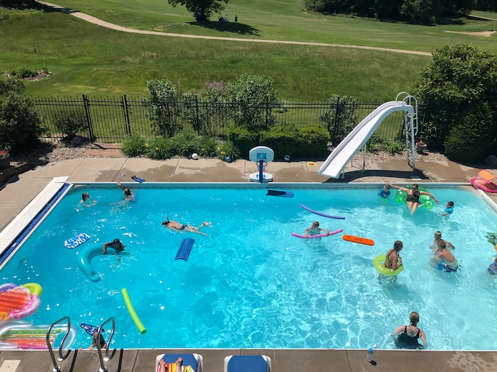 Summer Fun Or Family Retreat W/ Pool! - Bellevue