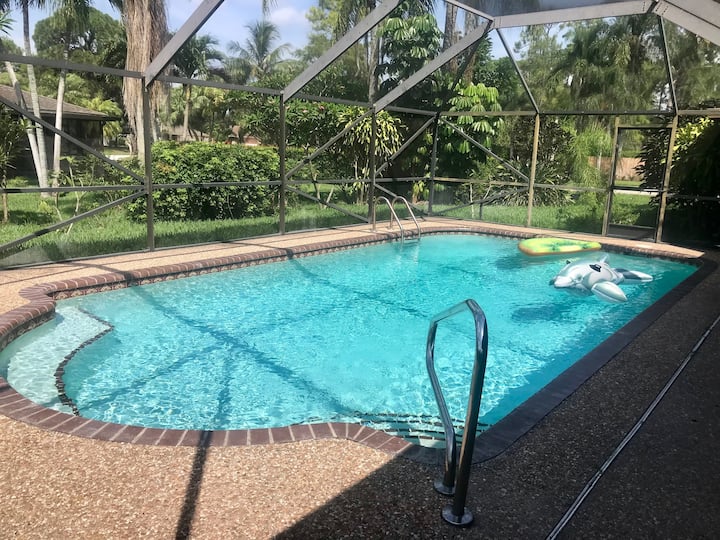 Stay Cool In The Pool! Tropical Vibes Sleeps 11! Book Now - Royal Palm Beach, FL