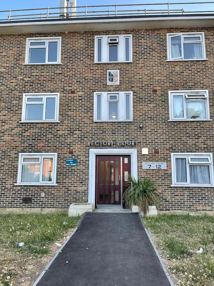 Lovely 2 Bedrooms Spacious Apartment, Furnished. - Hounslow