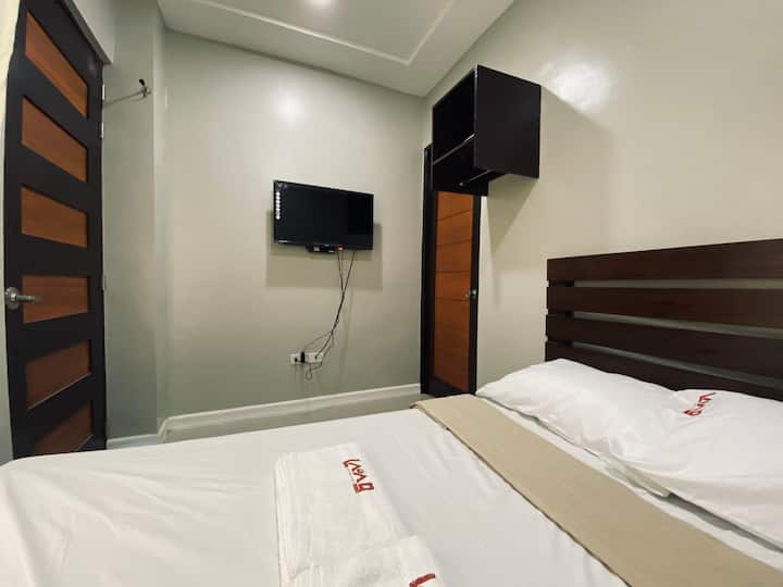 Bed And Breakfast - Laoag Woodrow Hotel - Laoag City