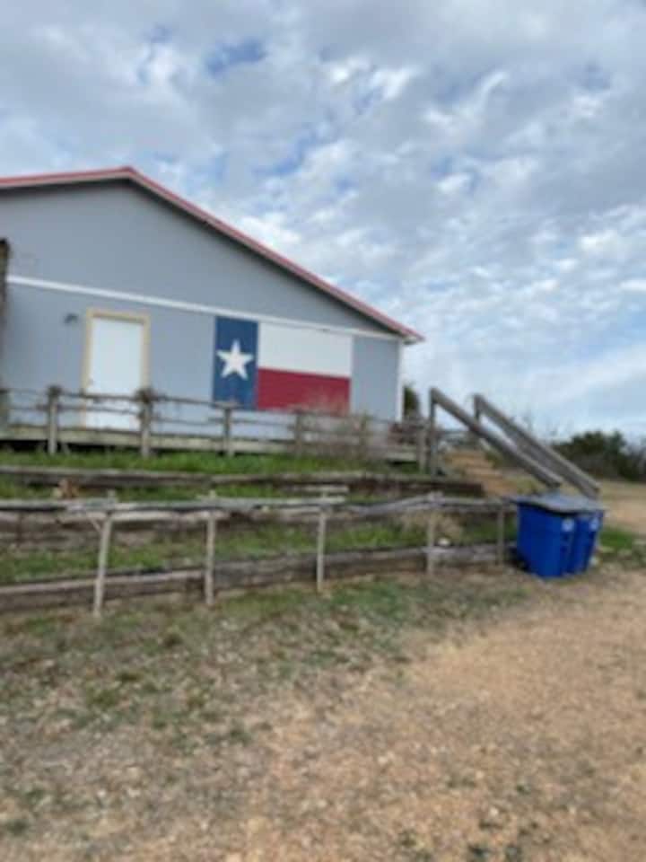 Oak Beach Bunk House - Lake Brownwood, TX