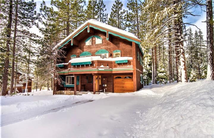 Cozy Chalet Nestled In The Tahoe Donner Community - Truckee, CA