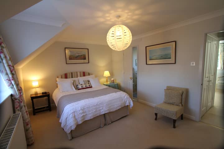 En Suite Room With King Size Bed - Milford on Sea
