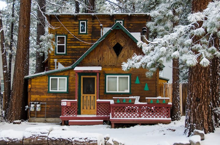 Classic Lake Tahoe Charm In A Perfect Location! Pet Friendly! - South Lake Tahoe, CA