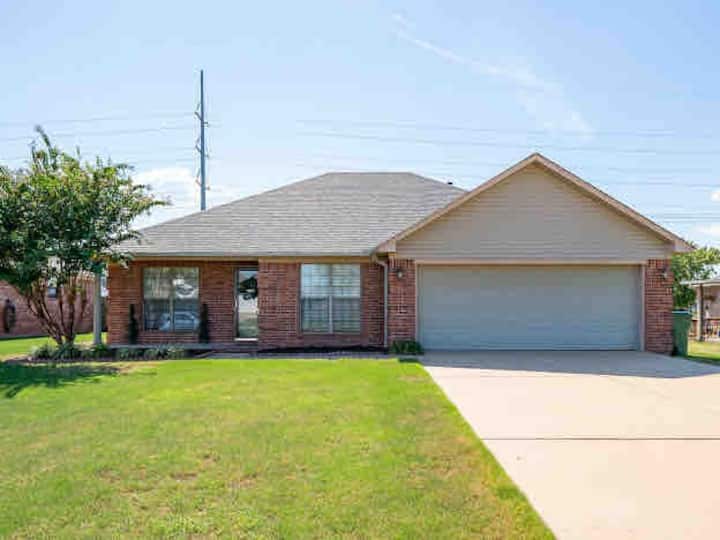 Comfortable 3 Bed 2 Bath Located In Conway - コンウェー, AR
