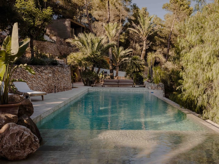 Can Nikita: Luxe 6-bed Forest Haven - Ibiza