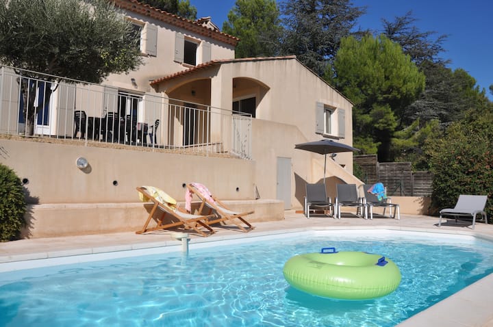 Holiday In Arles: Villa Climatisée Avec Piscine - Les Baux-de-Provence