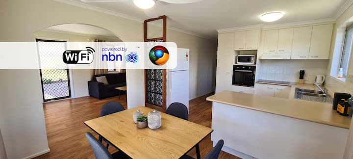 Pet & Tradie Friendly House With Bedroom Aircons - Bundaberg Central
