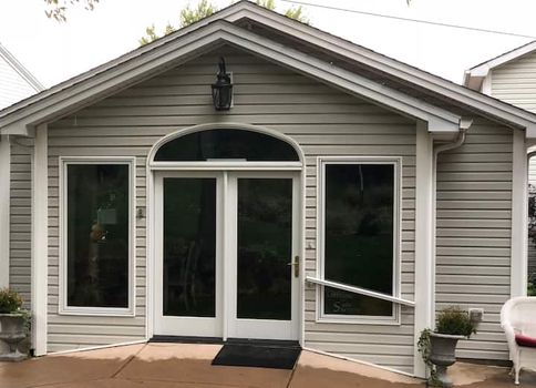 Looking for a vacation rental in East Aurora, NY? Try cozycozy