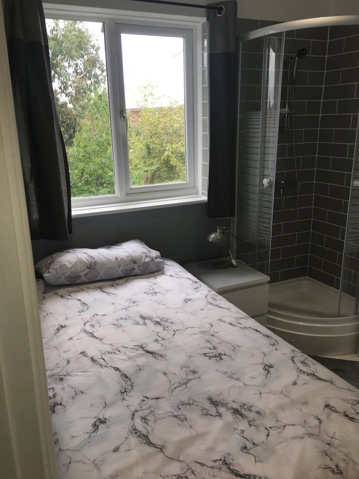 Single Room Convenient For Central London - ブロムリー