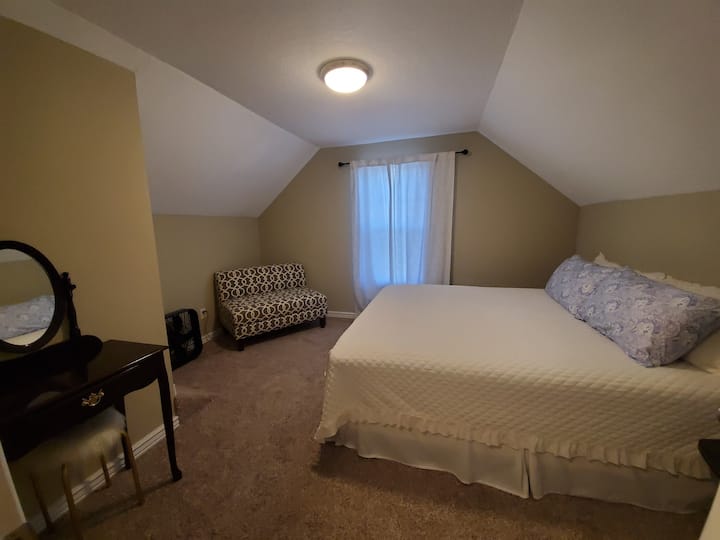King Bed In Central Twin Falls - Twin Falls, ID