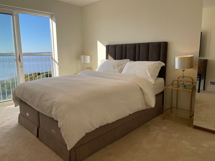Clean Double Room With Spectacular Channel Views - 클리브던