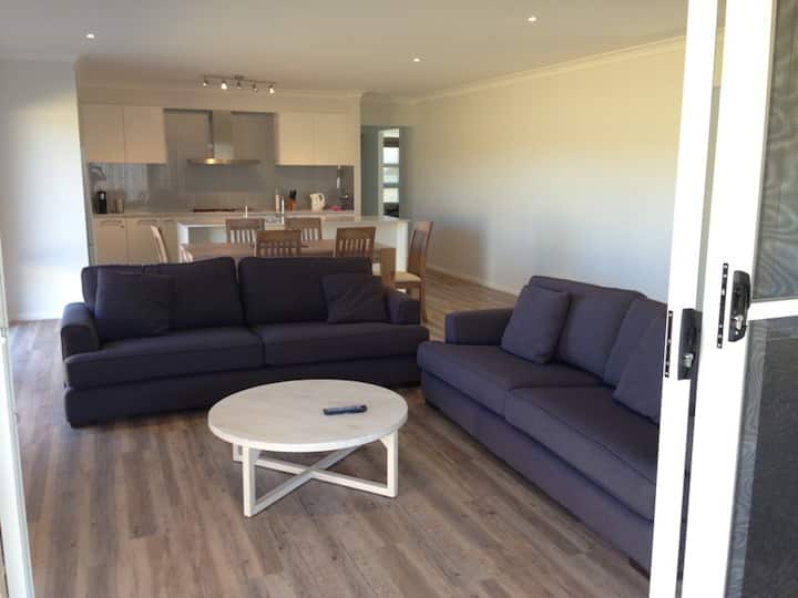 Modern Pet Friendly House 400m From Beach - Broulee