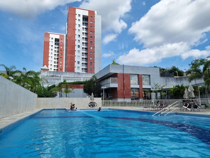 Apartamento Bem Localizado Em Condomínio Fechado. - Manaus