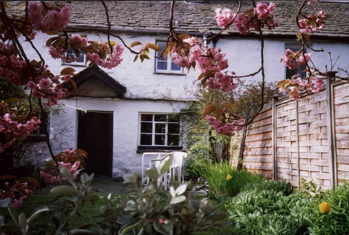 Modernised Comfy Traditional Lakeland Cottage - Ambleside
