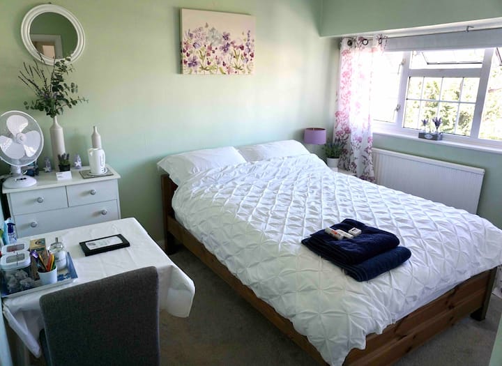 Light And Airy Double Room - Slough