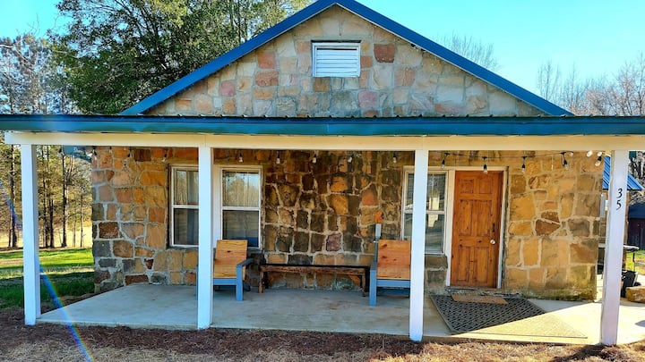 No Cleaning Fee! Character, Charm, And Hot Tub! - Mississippi