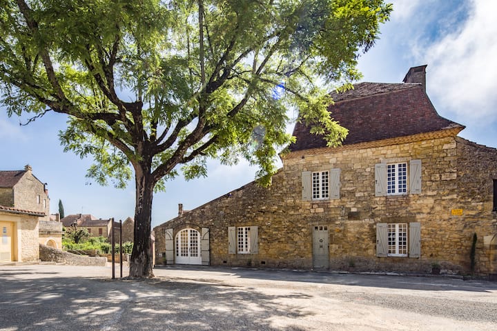 Im Herzen Von Domme, Einem Charmanten Haus Mit Garten Und Whirlpool - Dordogne