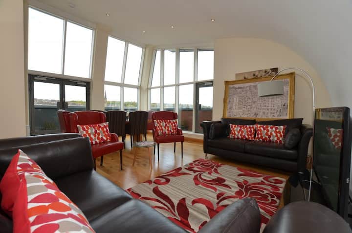 Duplex Penthouse. 4 Bedroom Flat At Byres Road - Paisley