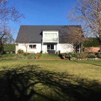 44 Amberley Holiday Rentals & Airbnb cozycozy