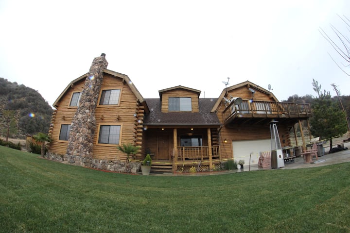 ¡Luxuey Log Home Resort En 22 Acres, Rodeado De Sus Propias Montañas! - Frazier Park, CA