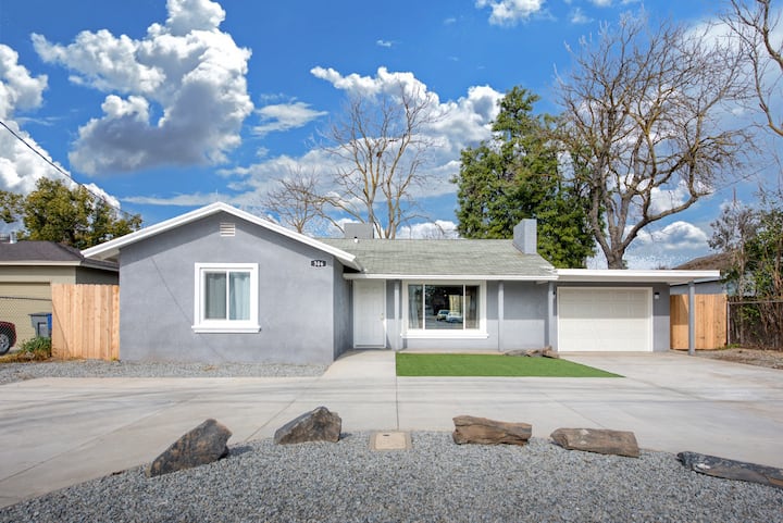 Modern Breathtaking Remodel In Central Fresno - アメリカ フレズノ, CA