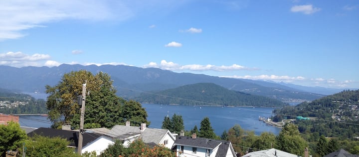 5 Bdr, Incredible Views, West Coast Style - Burnaby