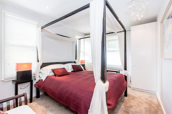 Four Poster Large Double Room With Ensuite. - Notting Hill