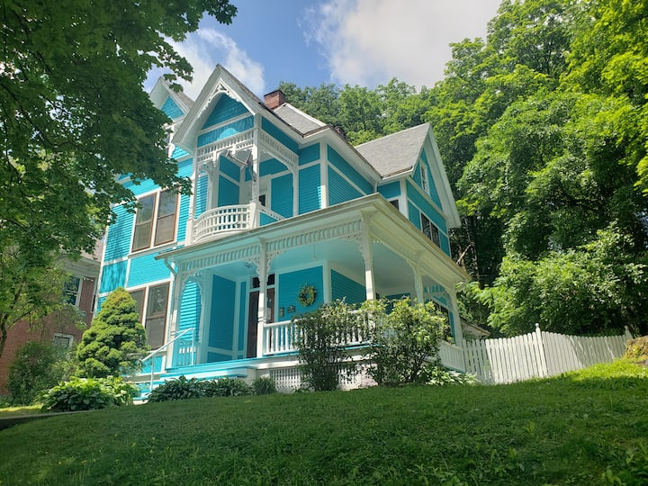 Charming Historic Victorian 4 Bedroom House - Brookville, PA