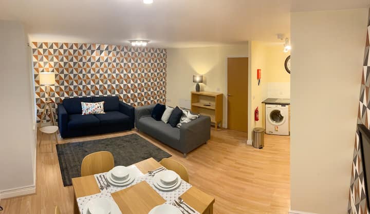 Two Bedroom Flat With Parking Close To City Centre - Dunkirk - Nottingham