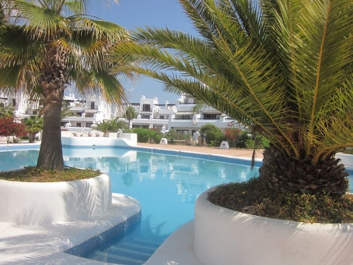 Charming Ibiza Style 2bd, Xl Terrace And 9 Pools - カーラ・ドール