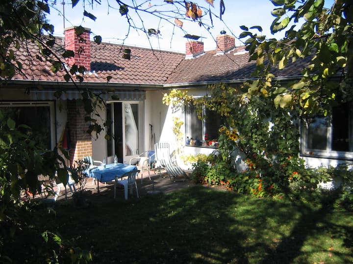 Ferienhaus Mit Wunderschönem Naturgarten - Bebra