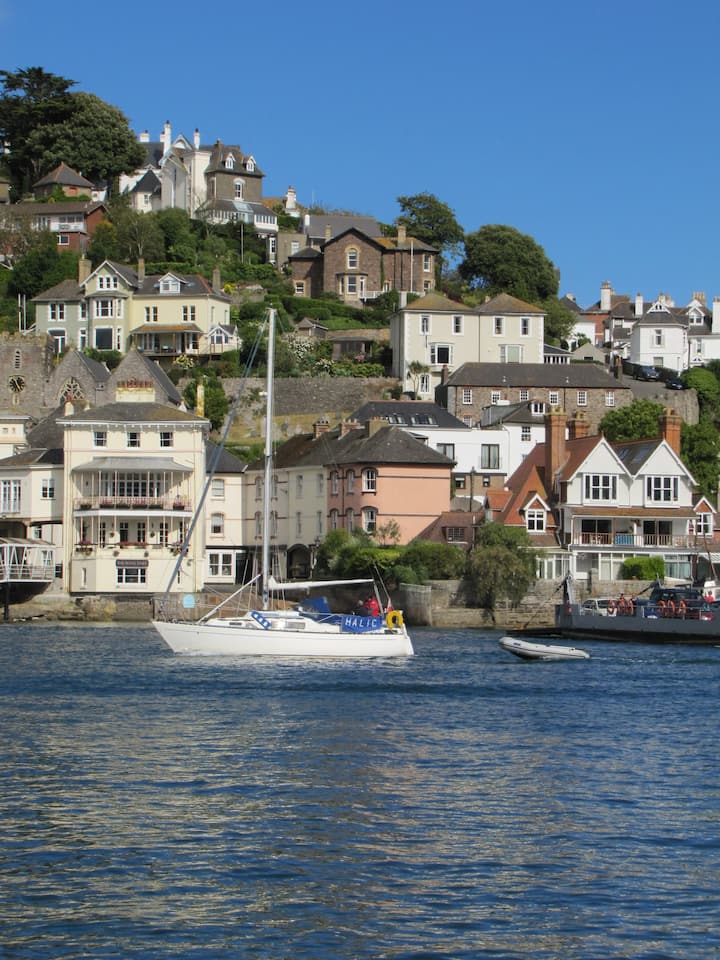 Views Of The Royal Dart River And Dartmouth This Is A Stylish Comfortable And We - Dartmouth