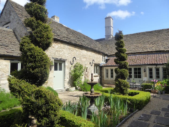 Cotswolds 15th Century Cottage. Dog Friendly - 威爾特郡