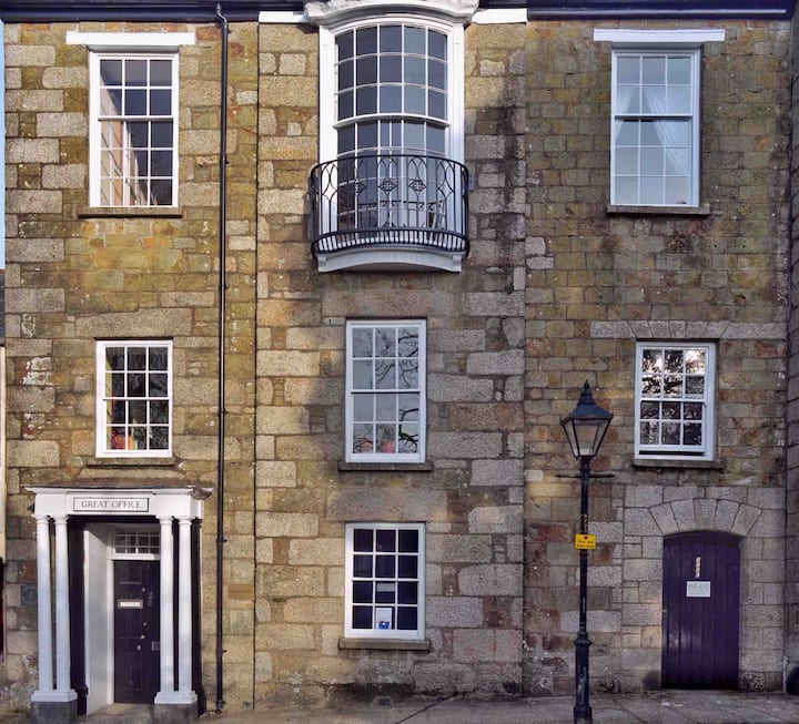 Great Office Historic Building- Large Family Room - Helston