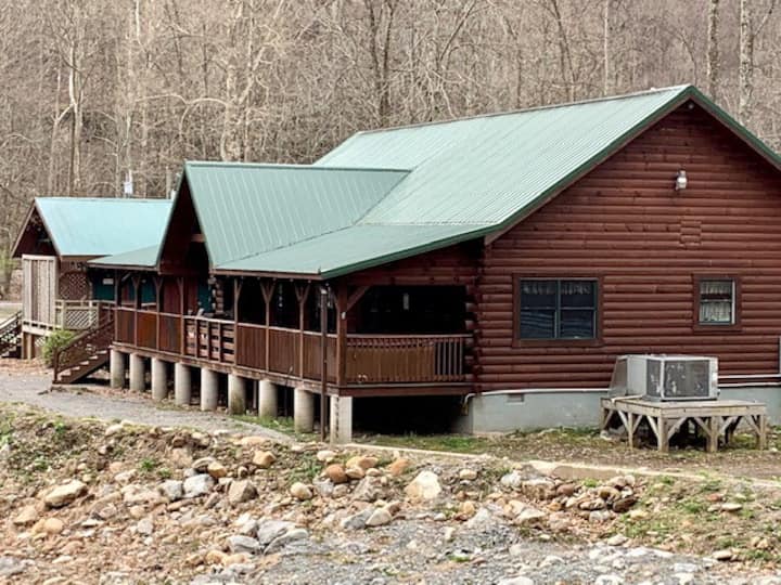 Riverfront Cabin, 3 Br, Covered Porch W/hot Tub, Pellet Stove, Pet Friendly. - Virginia Occidental