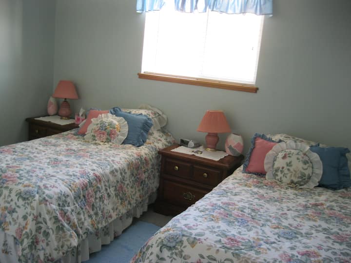Private Room In Easily Accessible Neighbourhood - Kamloops