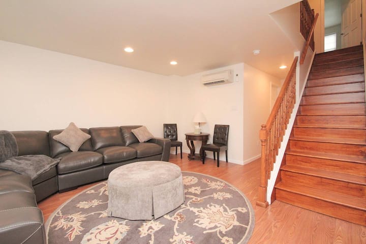 Rittenhouse Square W/ Outdoor Space - 3bed-3baths! - Manayunk - Philadelphia